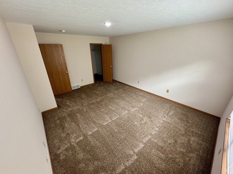 Building Photo - 426 Oakwood Ave