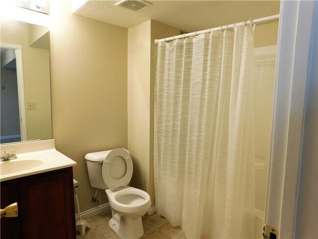 Building Photo - 1206 Carthage Dr