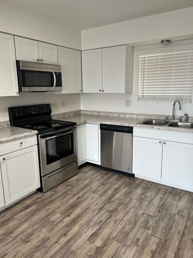 Building Photo - 349 E Calle Arizona