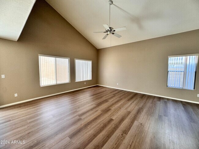 Building Photo - 10453 N 76th Dr