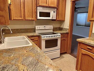 Building Photo - 870 Palm Cir