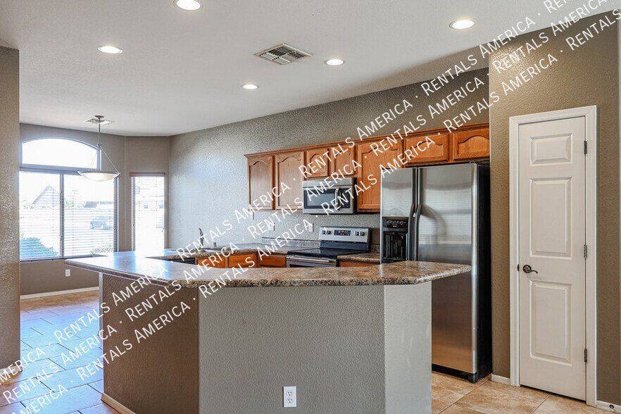 Building Photo - 12823 W Modesto Dr
