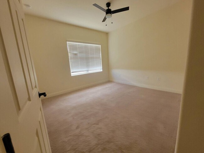 Building Photo - 4/2.5 TOWNHOME VILLA in Waterstone-Davenpo...