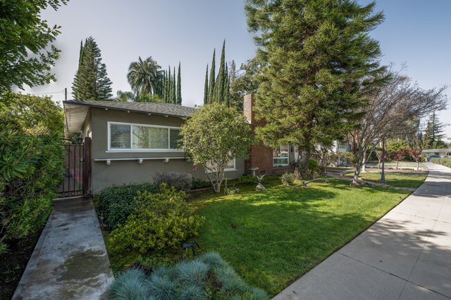 Building Photo - 832 Coolidge Dr