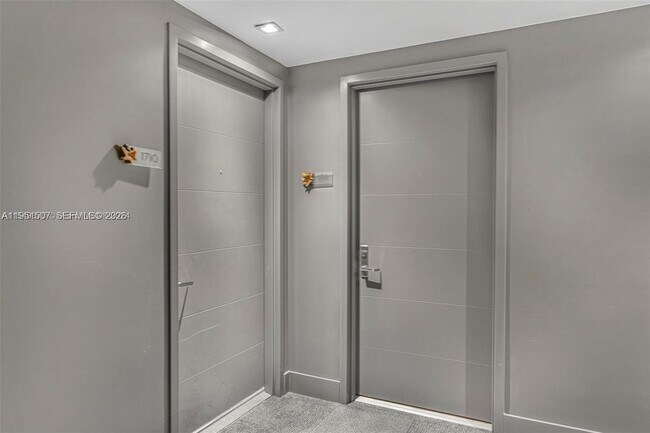 Building Photo - 1010 Brickell Ave