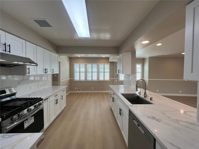 Building Photo - 1850 Wilson Ave