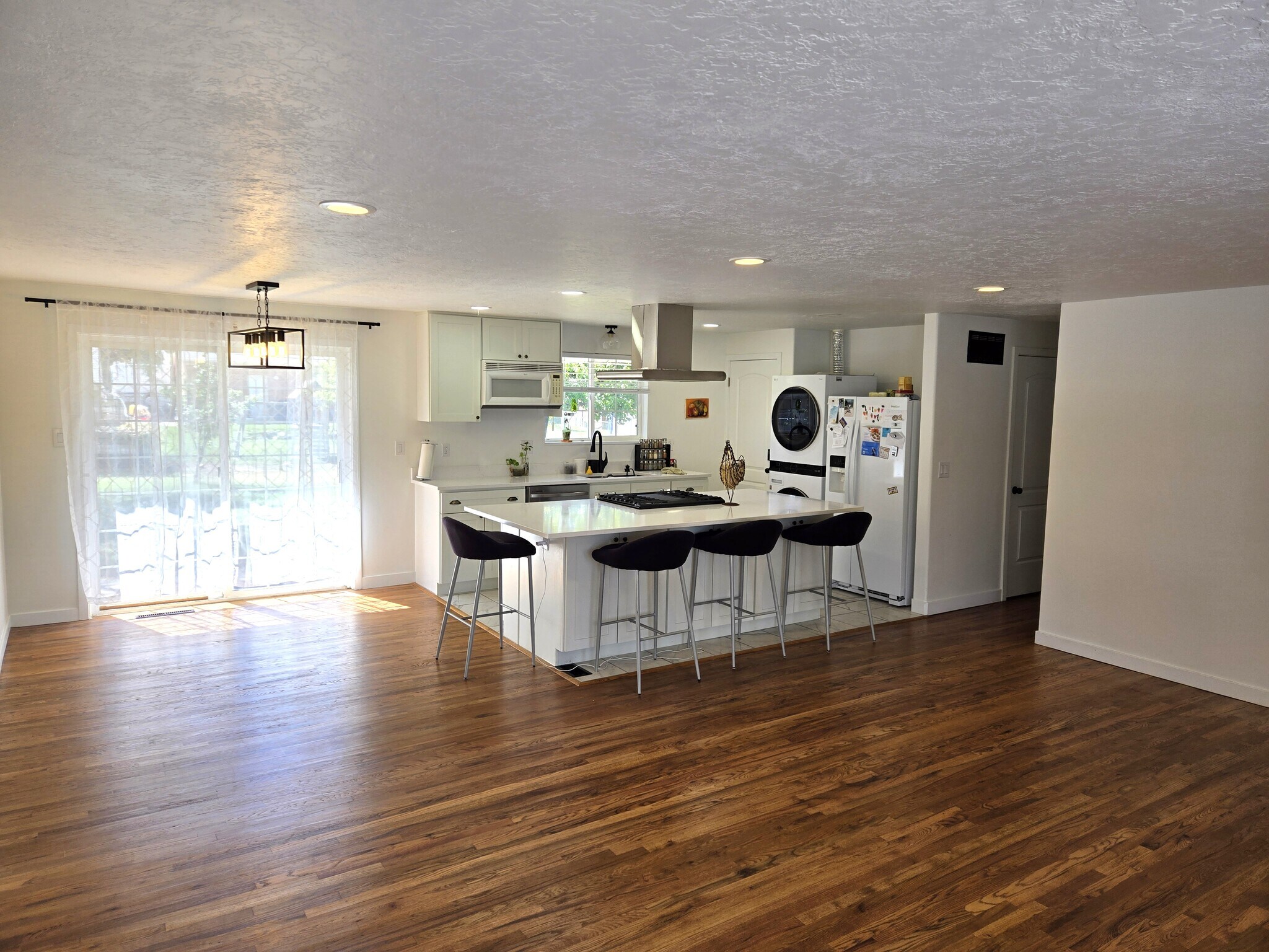 Building Photo - 9910 S Sego Lily Dr