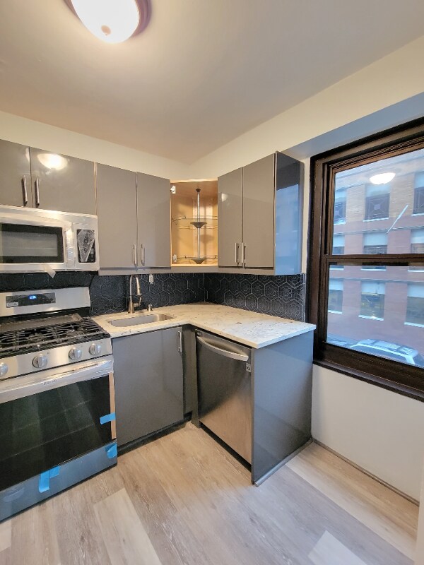 Building Photo - 135 Montgomery St