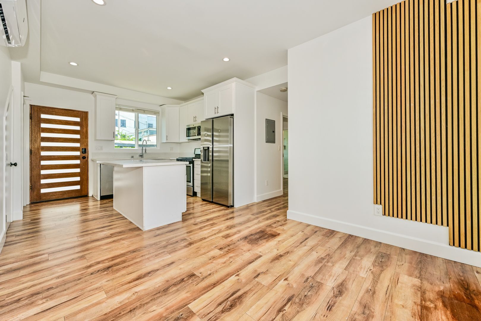 Building Photo - 872-878 Serrano Place