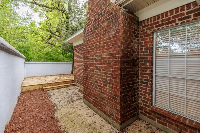 Building Photo - 3/2 Townhouse near USA! GATED! Students Welcome!