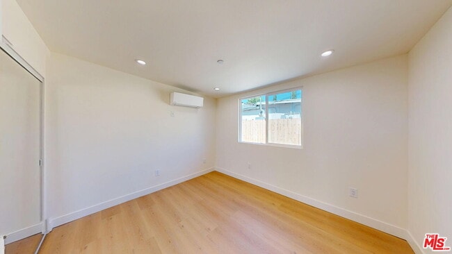 Building Photo - 6443 Satsuma Ave