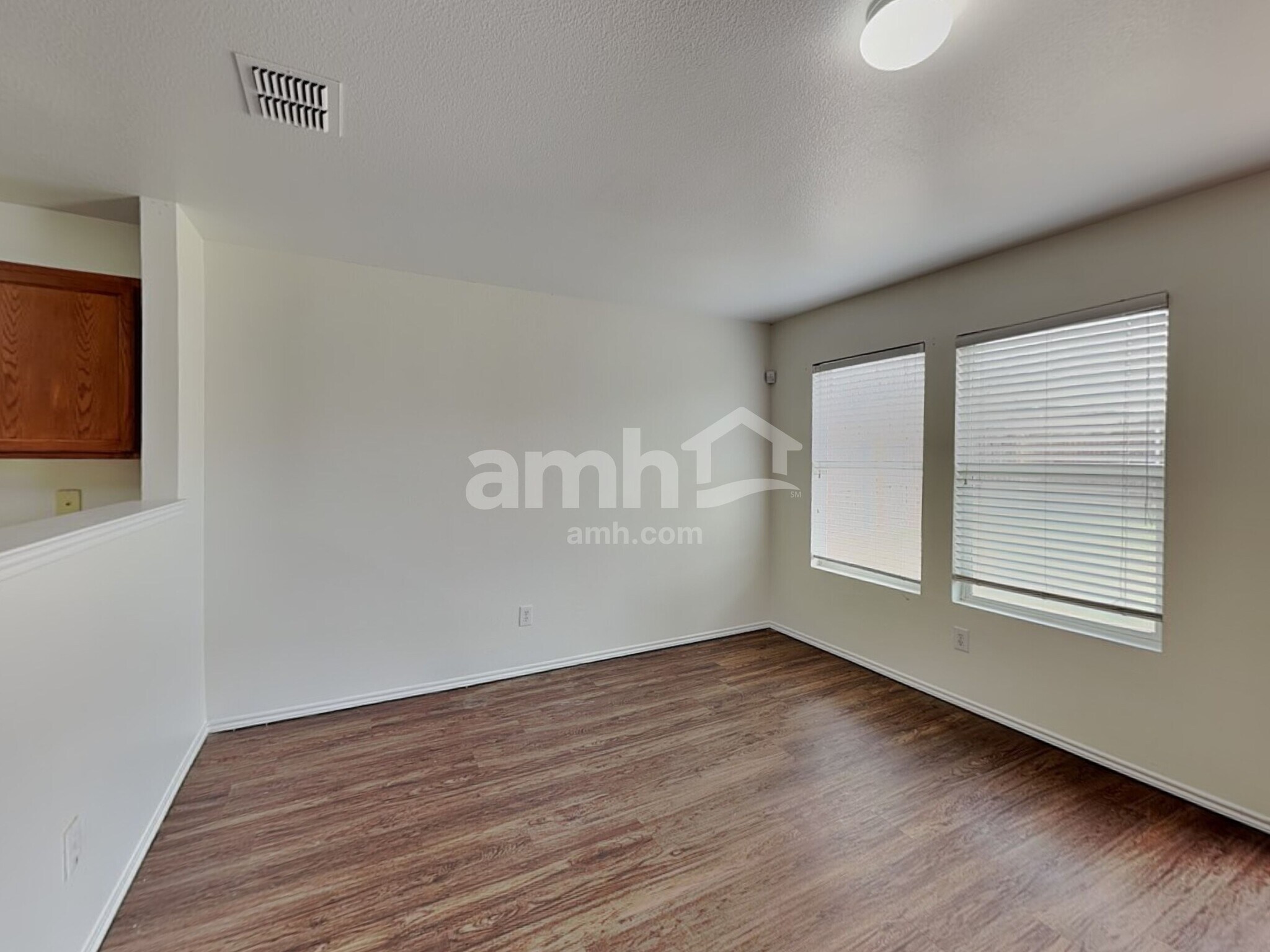 Building Photo - 811 Wild Prairie Dr