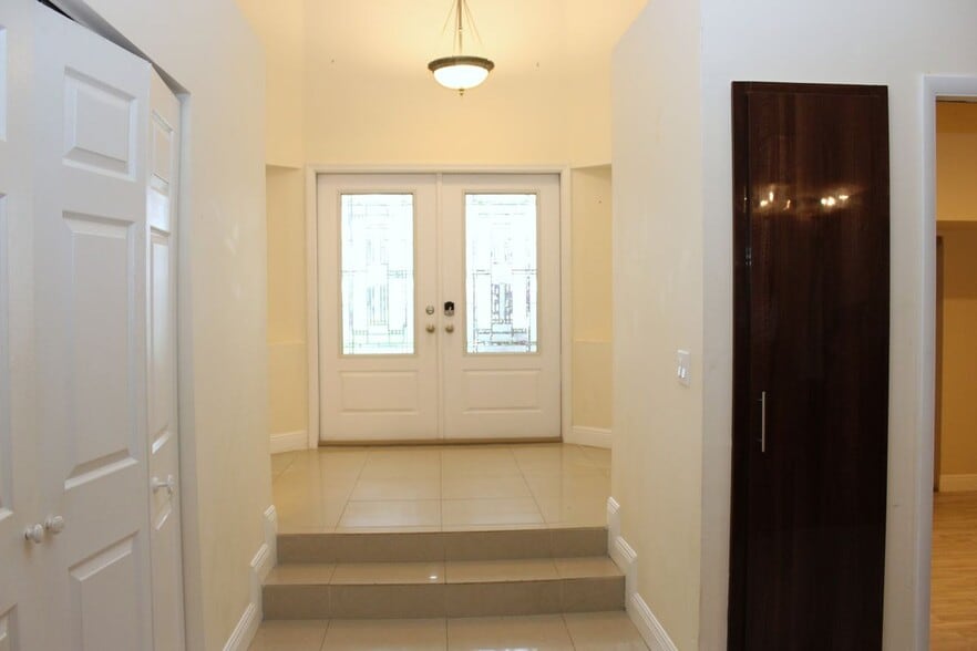 Building Photo - 7705 Forest Green Ln