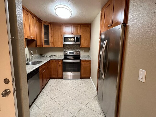 Building Photo - Spacious 2 Bed 1 Bath! Warm Springs District!