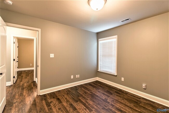 Building Photo - 5021 Montauk Trail SE