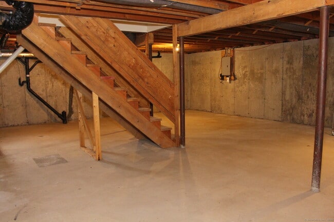 Building Photo - 304 Brainard Rd