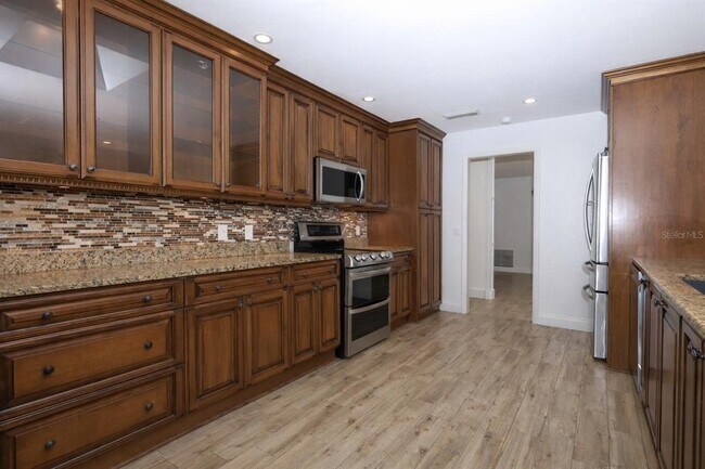 Building Photo - 411 Valencia Cir