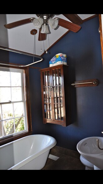 Bathroom - 1736 15th Ave S