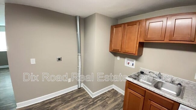 Building Photo - 5269 Harshmanville Rd