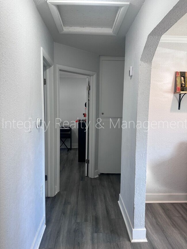 Building Photo - 901 S Alcott St