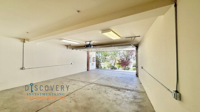 Building Photo - Contemporary Upper Broadway Terrace Four B...