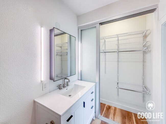 Building Photo - SD: Bright 1BD/1BA Condo in Carmel Valley with Pool, Private Balcony & In-Unit Laundry
