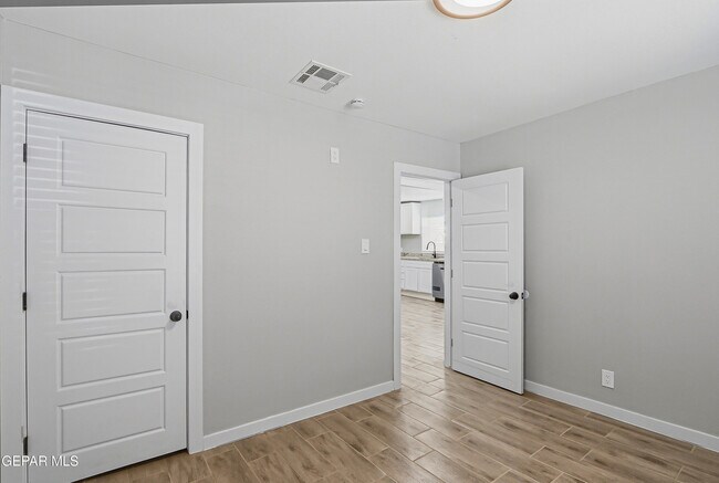 Building Photo - 10752 Mellward Rd