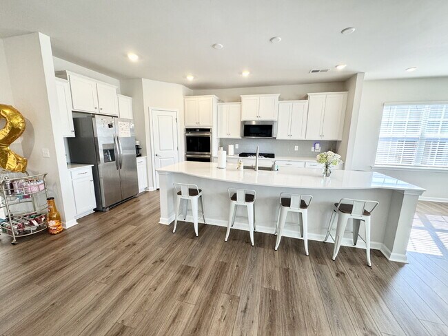 Building Photo - Spacious 4-Bedroom Home w/ 3 Full Baths on Somerset Lane in Central, SC