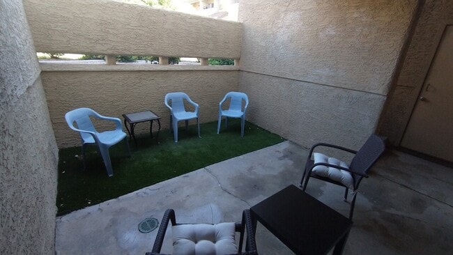 Building Photo - Dobson Bay Club