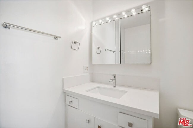 Building Photo - 9000 Clifton Wy