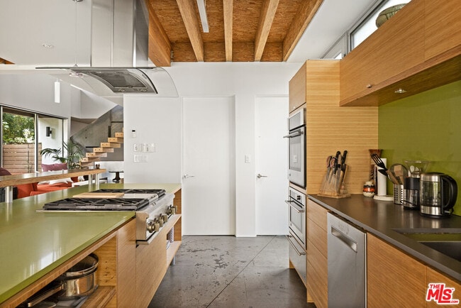 Building Photo - 710 Milwood Ave