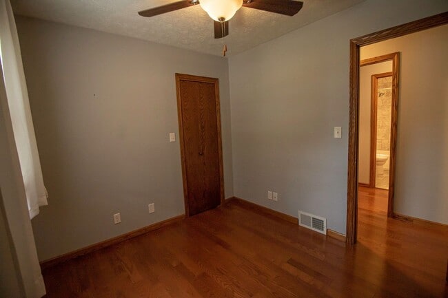 Building Photo - AVAILABLE AUGUST 15TH, 2026 - CHARMING 4 B...