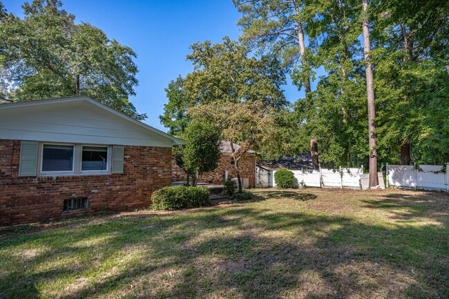 Building Photo - 3533 Greenleaf Rd