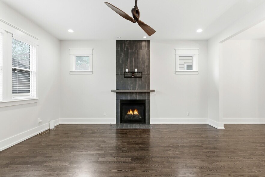 Building Photo - 1708B 15th Ave S