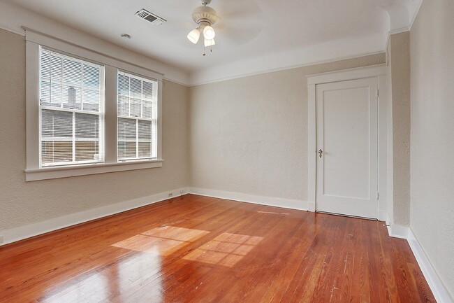 Building Photo - 128 Lake Ave
