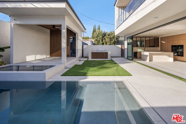 Building Photo - 441 Croft Ave