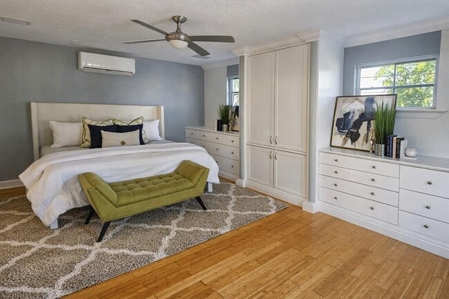 Building Photo - 205 25th Ave NE