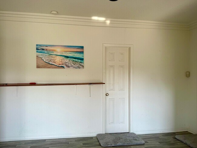 Building Photo - 5912 NE Turquoise Dr