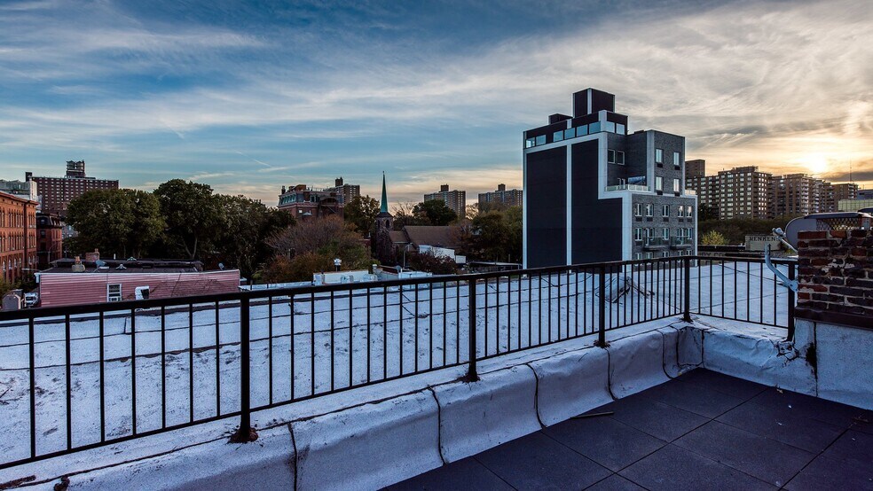 Building Photo - 595 Myrtle Ave