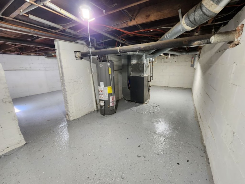 Building Photo - 432 48th St