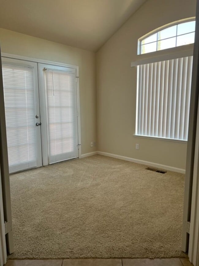 Building Photo - Spacious 4-Bedroom Home in a Quiet Tracy C...