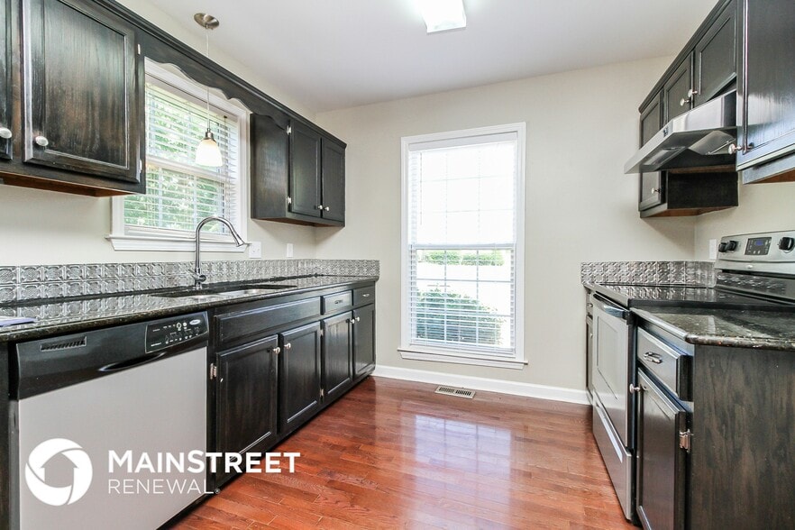 Building Photo - 2921 Stapleton Dr