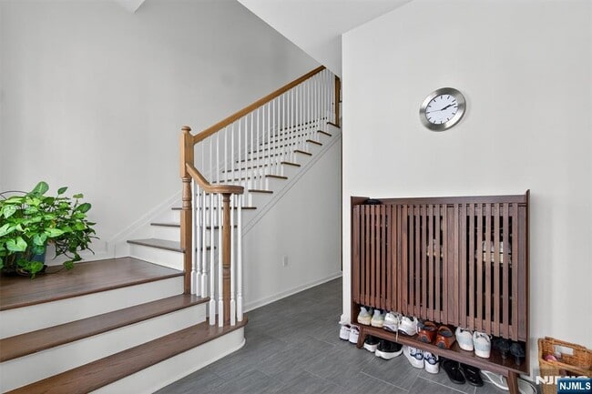 Building Photo - 283 Bradley Dr