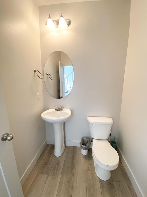 Building Photo - 521 N 20 W
