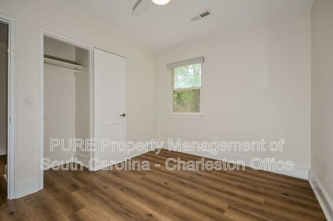 Building Photo - 1239 Sunset Dr
