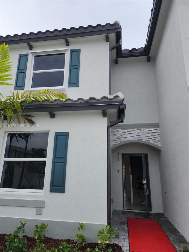 Building Photo - 263 SE 11th Ct