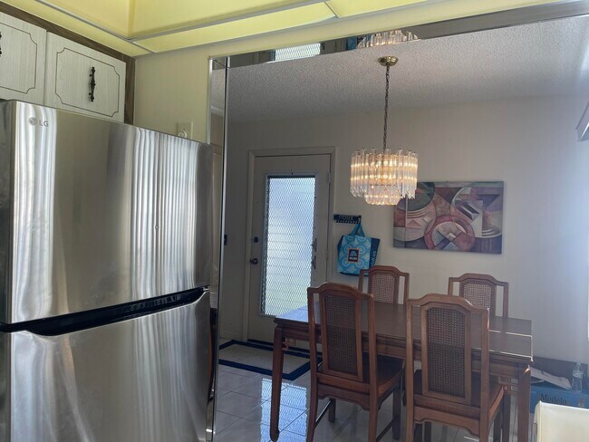 Building Photo - 705 Normandy Ln