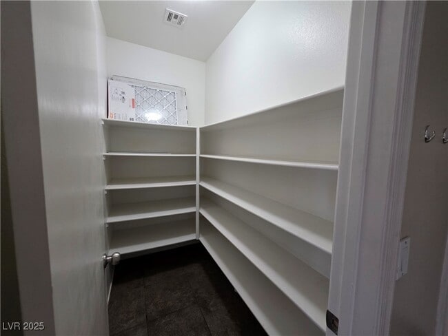 Building Photo - 909 E Malibu Sands Ave