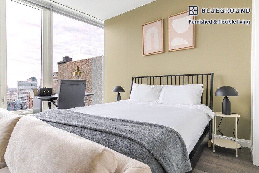 Building Photo - 1000 S Michigan Ave