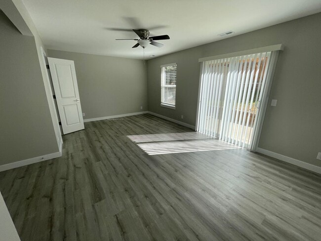 Building Photo - Gorgeous remodeled 4 Bedroom Home in D20!